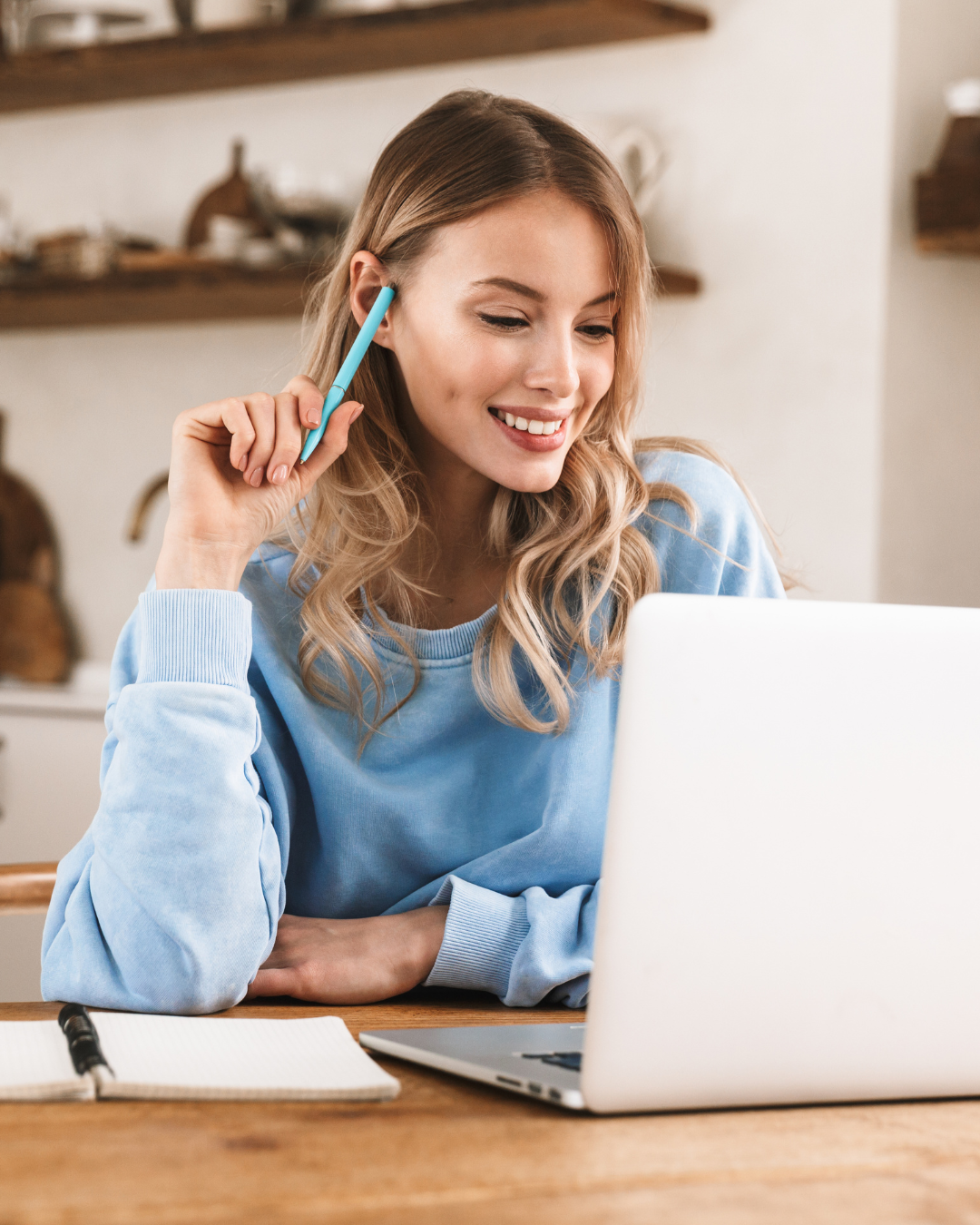 Woman who Works on laptop